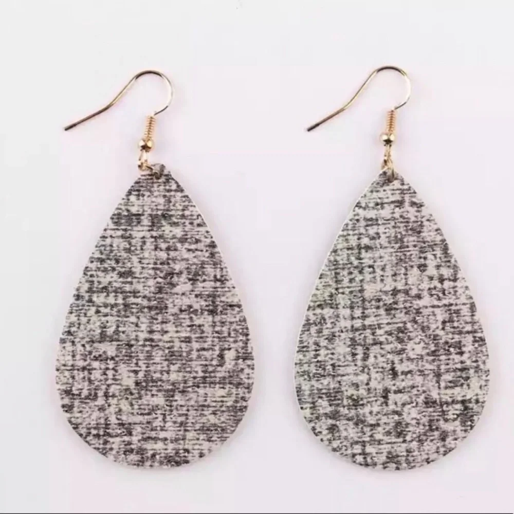 💥3/$15💥Black/White Faux Leather Teardrops